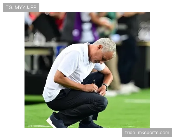 恩里克与穆里尼奥携手合作,推动新球队战术重塑与发展 恩里克与穆里尼奥携手合作,推动新球队战术重塑与发展