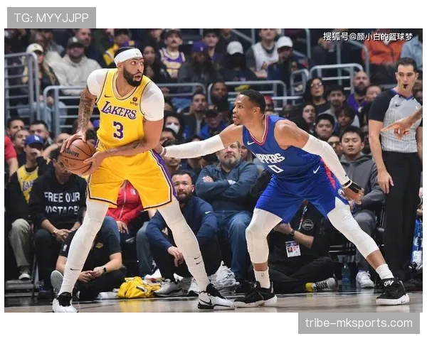 拉贾·朗多无球跑动增多助湖人关键时刻提升组织效率